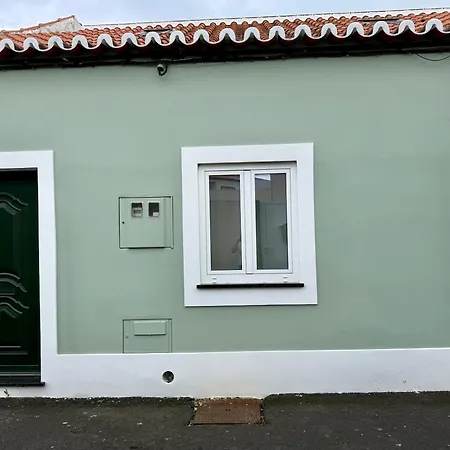 Casa Verde, T1 Com Terraco, Na Da Vitoria Praia da Vitória